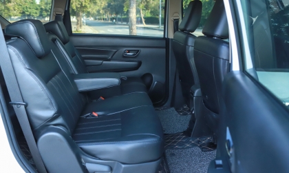 Làm sao vệ sinh ghế xe XL7 dính phấn phụ nữ?