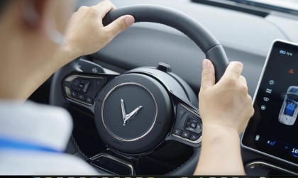 Làm sao khắc phục vô lăng Vf8 đánh lái bị nặng?