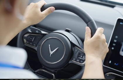Làm sao khắc phục vô lăng Vf8 đánh lái bị nặng?