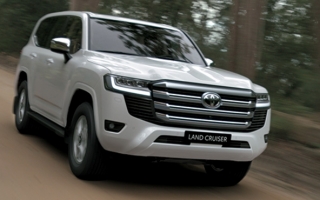 Toyota Land Cruiser tăng giá lần thứ hai trong năm 2025