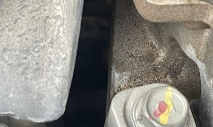 Xin các chỉ giáo xe Elantra ướt dầu ngoài máy