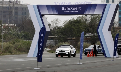 Volvo lần đầu tổ chức lái thử xe cho khách hàng trong trường đua F1