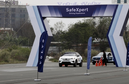 Volvo lần đầu tổ chức lái thử xe cho khách hàng trong trường đua F1