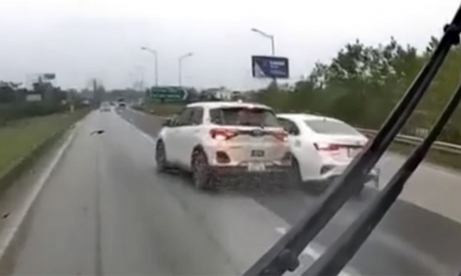 Clip TNGT: Tài xế KIA Cerato ép xe tập lái vào đầu xe khách rồi nhanh chân bỏ chạy trên cao tốc Hà Nội - Thái Nguyên