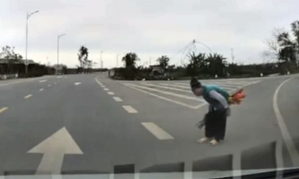 Ý thức Giao thông: Tham gia giao thông, luôn cần những tài xế có tâm như trường hợp này...