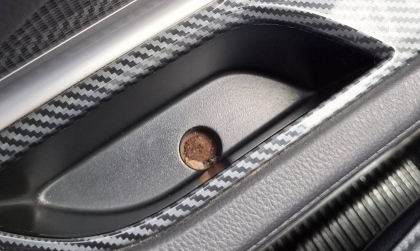 Làm sao tháo được ốc chỗ này của Xpander bị gỉ thế các bác?