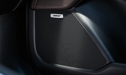 Loa Bose xe CX-5 không đều lúc xe di chuyển là bị sao?