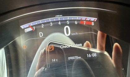 Xe Honda CR-V báo lỗi thế này có phải thay công tắc dừng?