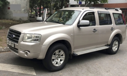 Sao xe Ford Everest của em cứ bị hụp máy thế này?