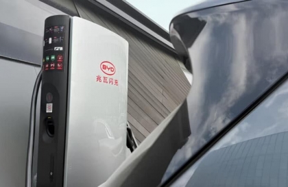 BYD chính thức ra mắt trụ sạc 1.000 kW, sạc 5 phút đi được 400 km