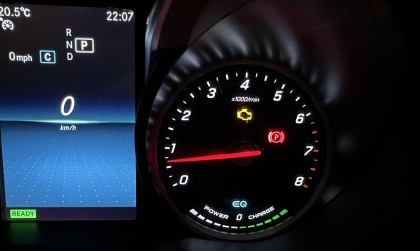 Mercedes C200 hiện lỗi vàng trên đồng hồ là sao nhỉ?