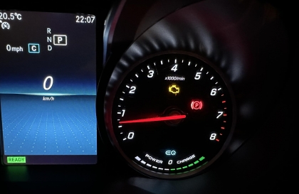 Mercedes C200 hiện lỗi vàng trên đồng hồ là sao nhỉ?