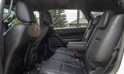 Lẫy khóa ngậm cửa xe Ford Everest bị lỏng thì sửa thế nào?