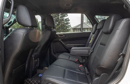 Lẫy khóa ngậm cửa xe Ford Everest bị lỏng thì sửa thế nào?