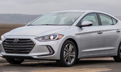 Sao xe Hyundai Elantra kêu to ghi lên vòng tua 2000 nhỉ?