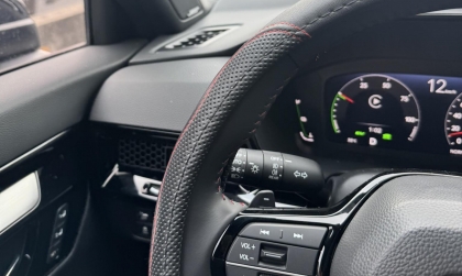 Honda CR-V bị kêu ốp táp lô là sao nhỉ?