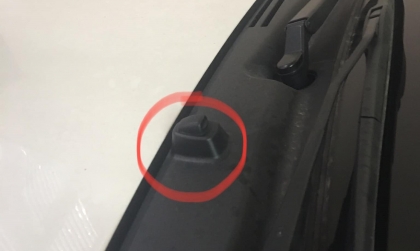 Toyota Rush yếu vòi xịt kính thì khắc phục sao ạ?