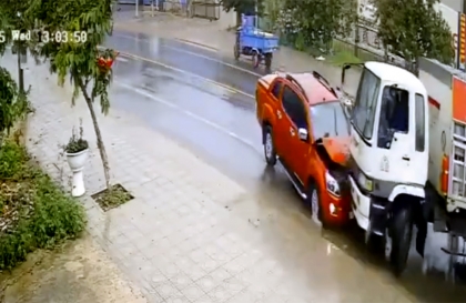 Clip TNGT: Tai nạn KHÔNG ĐÂU VÀO ĐÂU chỉ vì trời mưa và không làm chủ tốc độ