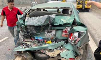 Clip TNGT: Chevrolet Cruze không nhận ra hình hài sau cú đâm của xe tải