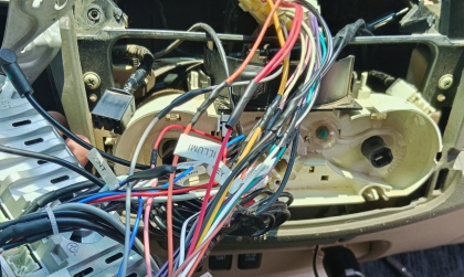 Xin cách xử lý xe Fortuner thay màn hình android