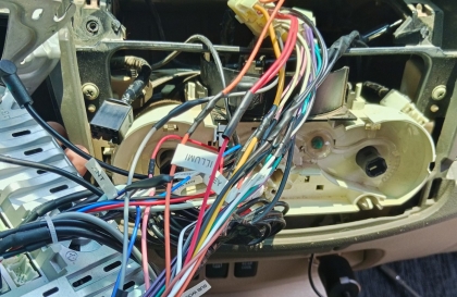 Xin cách xử lý xe Fortuner thay màn hình android