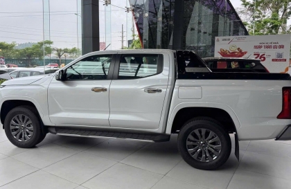 Đánh lái vô lăng xe Triton có tiếng cạch nhỏ là sao các bác?