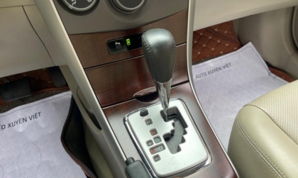 Sao xe Altis của em không sáng đèn cần số?