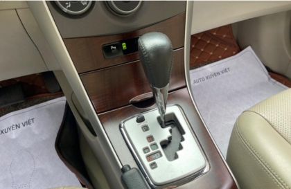 Sao xe Altis của em không sáng đèn cần số?