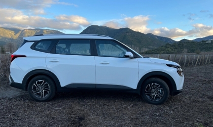 Sao gương phụ của Kia Carens không gập được nhỉ?