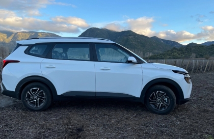 Sao gương phụ của Kia Carens không gập được nhỉ?