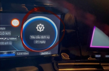 Hyundai Elantra báo thế này trên đồng hồ thì phải làm sao các bác?