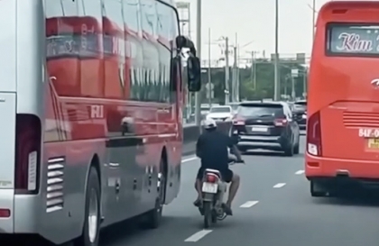 Clip TNGT: Người bình thường không thể lý giải nổi tình huống này...
