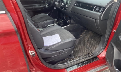 Khắc phục ghế xe Outlander bị kêu cọt kẹt thế nào?