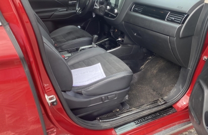 Khắc phục ghế xe Outlander bị kêu cọt kẹt thế nào?