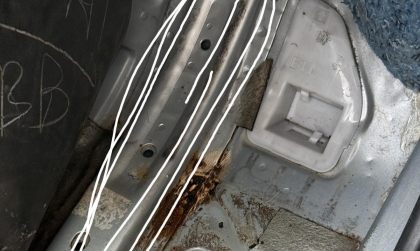 Xin các bác cho ý kiến về Toyota Vios bị dò nước trong khung xe?