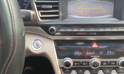 Máy lạnh trên Elantra đi xa đậu lại thì mất, vấn đề ở đâu thế ạ?