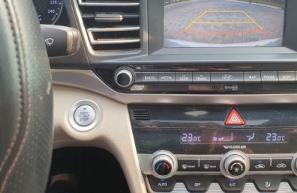 Máy lạnh trên Elantra đi xa đậu lại thì mất, vấn đề ở đâu thế ạ?