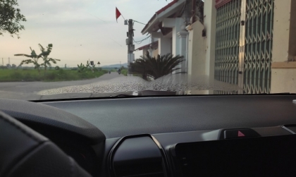 Vì sao Honda City bị đọng nước bên ngoài kính lái?