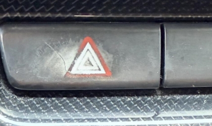 Xử lý nút điều khiển này trên Suzuki XL7 thế nào?