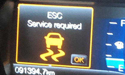 Ford Everest hiện cảnh báo thế này là bị gì?