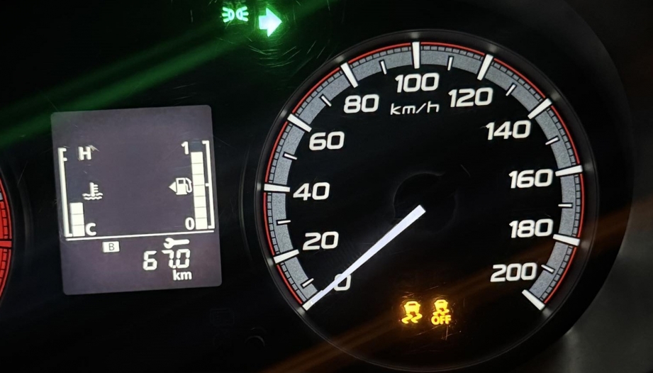 Mitsubishi Xpander báo lỗi thế này là sao nhỉ?