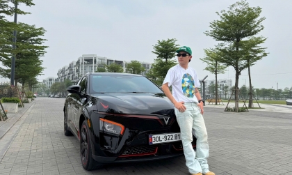 Gen Z ngành thời trang chạy VinFast VF 7: “Động cơ mạnh, tính năng an toàn cao, tiết kiệm 5-6 triệu đồng/tháng so với xe xăng”