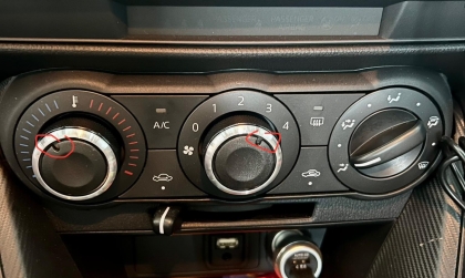 Có cách nào đưa các nút này trên Mazda2 về đúng vị trí?