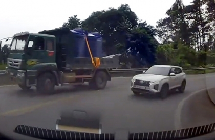 Clip TNGT: Bác tài Hyundai Creta leo đèo Tam Đảo hôm rồi thì về tạ ơn các cụ nhé