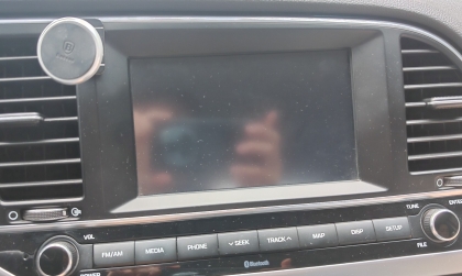 Màn hình Elantra bị ngỏm không lên thì sửa thế nào?