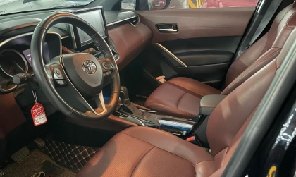 Toyota Corolla Cross bị thế này là lỗi loa cánh đúng không các bác?