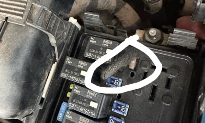 Ford Ranger đã sửa đề nhưng vẫn bị vấn đề này là sao các bác?