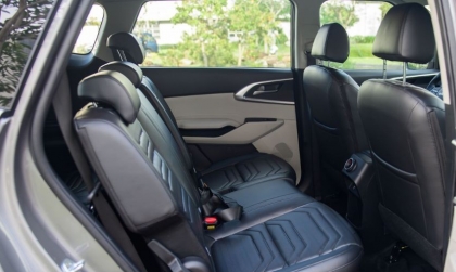 Khắc phục vấn đề đóng cửa xe kia carens thế nào?