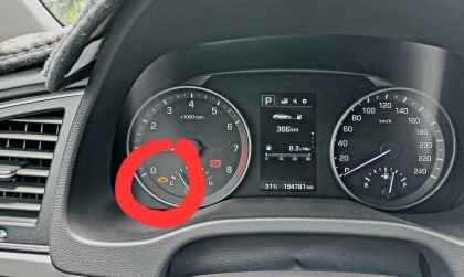 Sao Hyundai Elantra báo lỗi động cơ thế ạ?