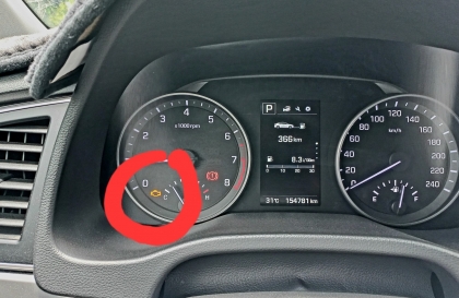 Sao Hyundai Elantra báo lỗi động cơ thế ạ?